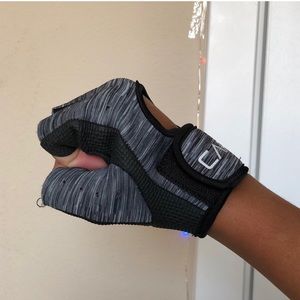 ATHLETIC GLOVES